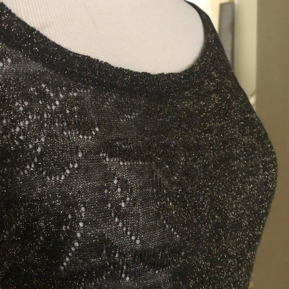 Lightly sheer knit top with gold threading - Picture 2 of 3